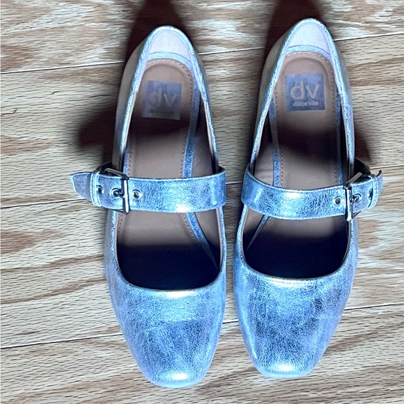 Dolce Vita Metallic Flats - Picture 1 of 10
